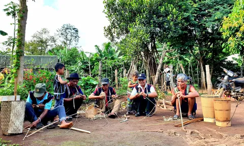 Chuyện về những người gìn giữ nét đặc sắc của văn hóa Tây Nguyên